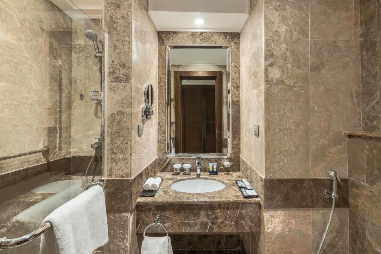 Millennium Makkah Al Naseem Мекка Экстерьер фото Bathroom
