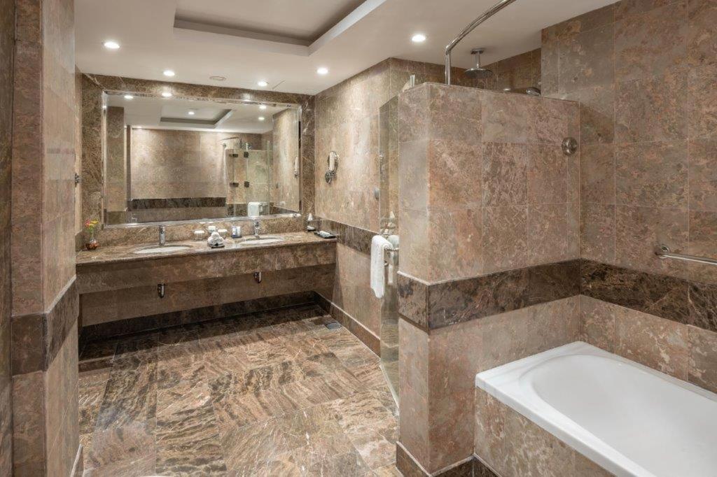 Millennium Makkah Al Naseem Мекка Экстерьер фото Bathroom